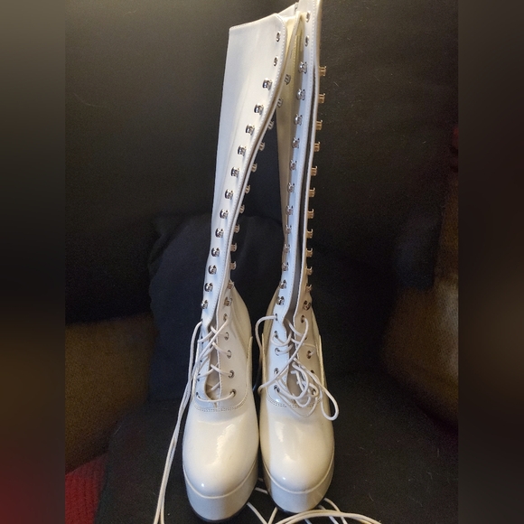 White go-go boots barely worn AMAZING quality size 9 - Picture 2 of 5